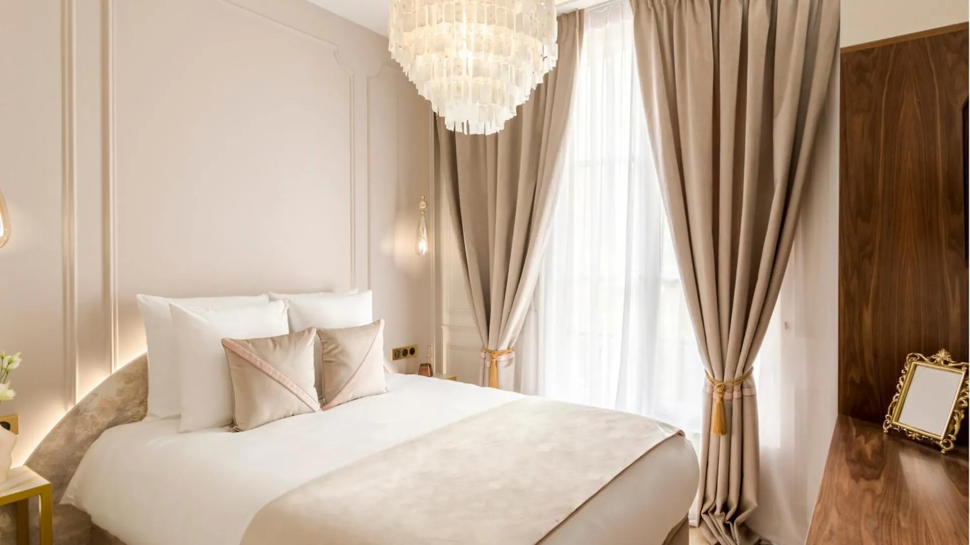 Apartment Merveil - Signature Suite - Champs Elysees -Kleber Paris France